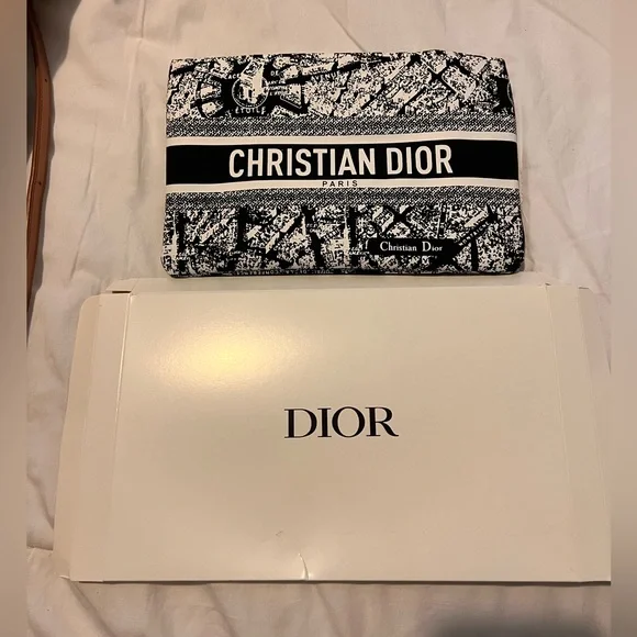 Dior GWP Patterned Pouch With Box - Picture 1 of 3
